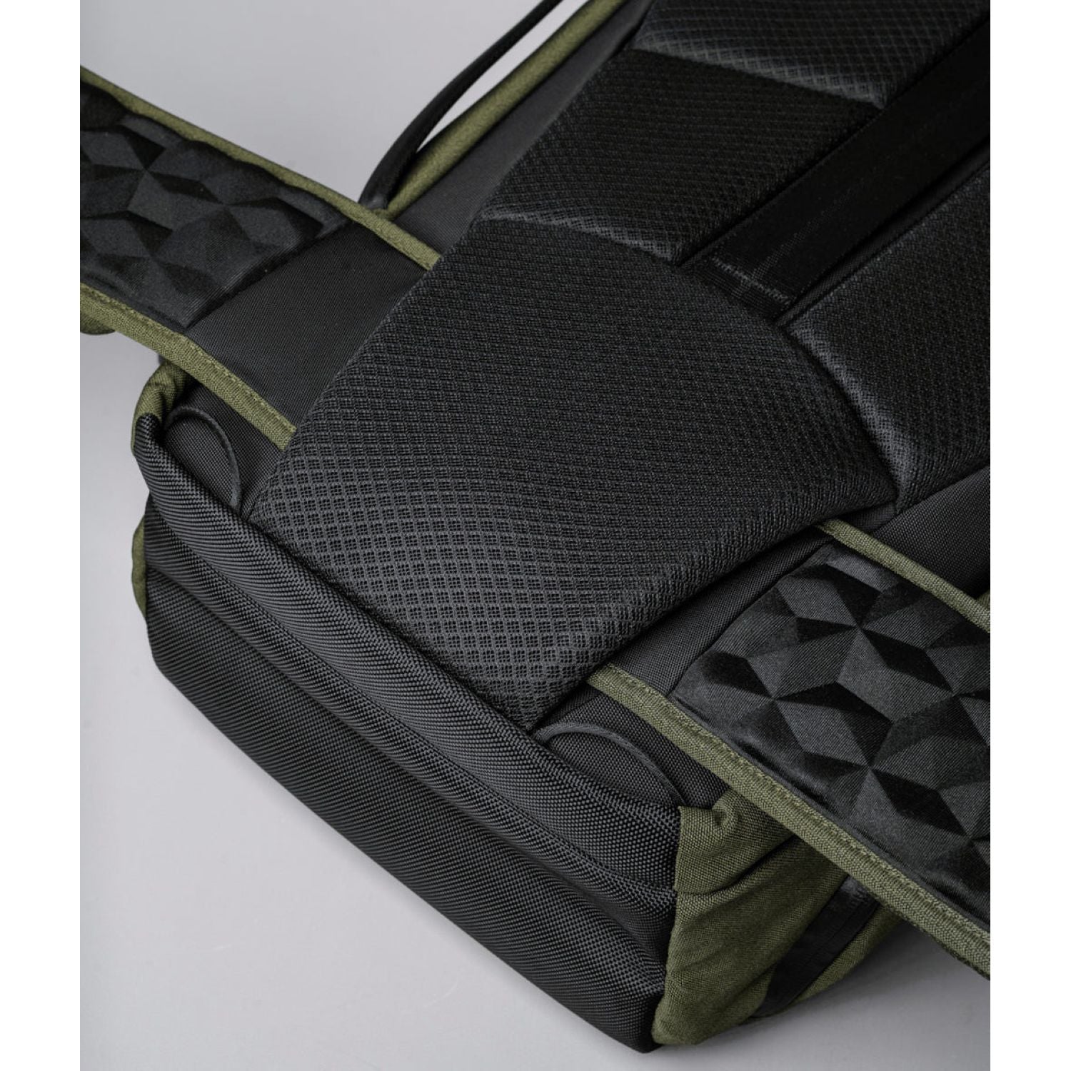 ALPAKA Elements Travel (35L) Axoflux 600D Backpack + Removable Waist Strap (SA)