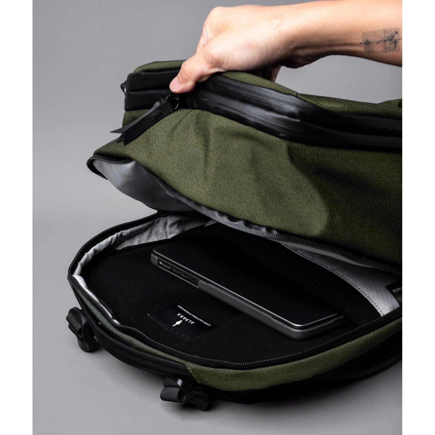 ALPAKA Elements Travel (35L) Axoflux 600D Backpack + Removable Waist Strap (SA)