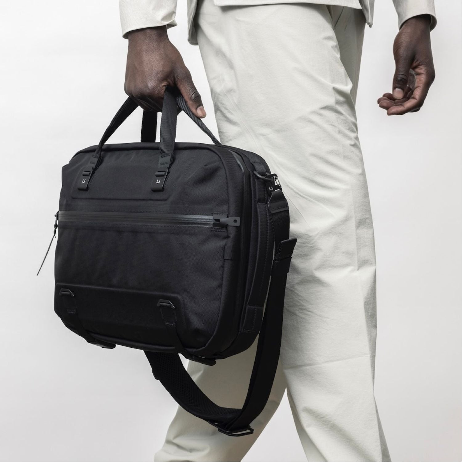 Black Ember Forge SB 16” Laptop Shoulder Bag 20L