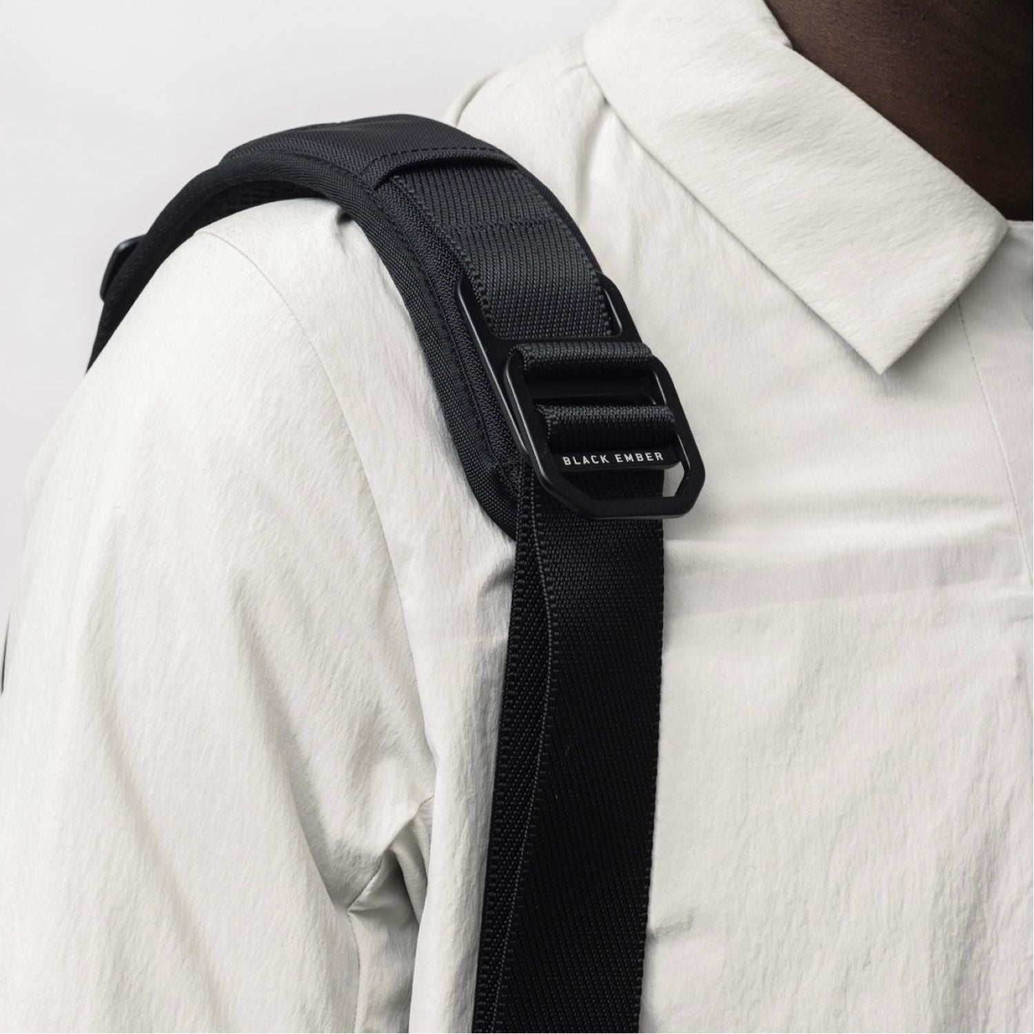 Black Ember Forge SB 16” Laptop Shoulder Bag 20L