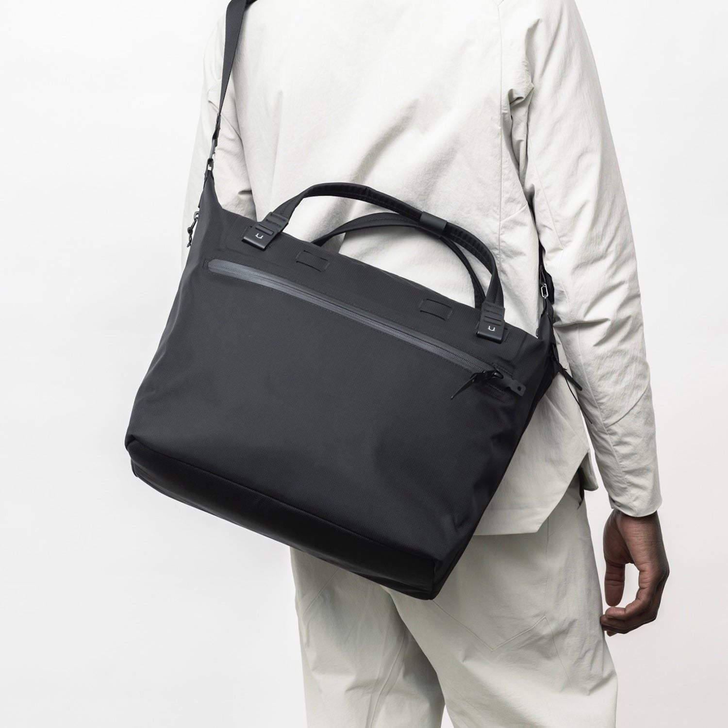 Black Ember WPT 14” Laptop Shoulder Tote 20L