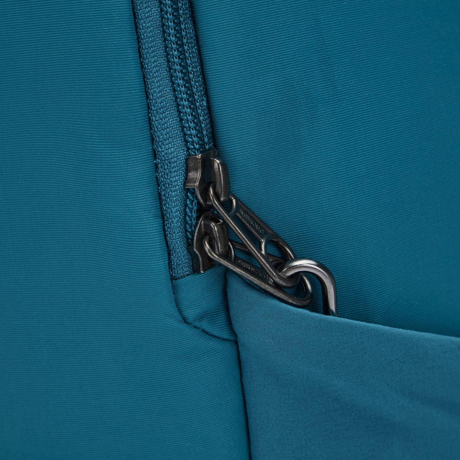 Pacsafe LS450 Anti-Theft Backpack (SA)