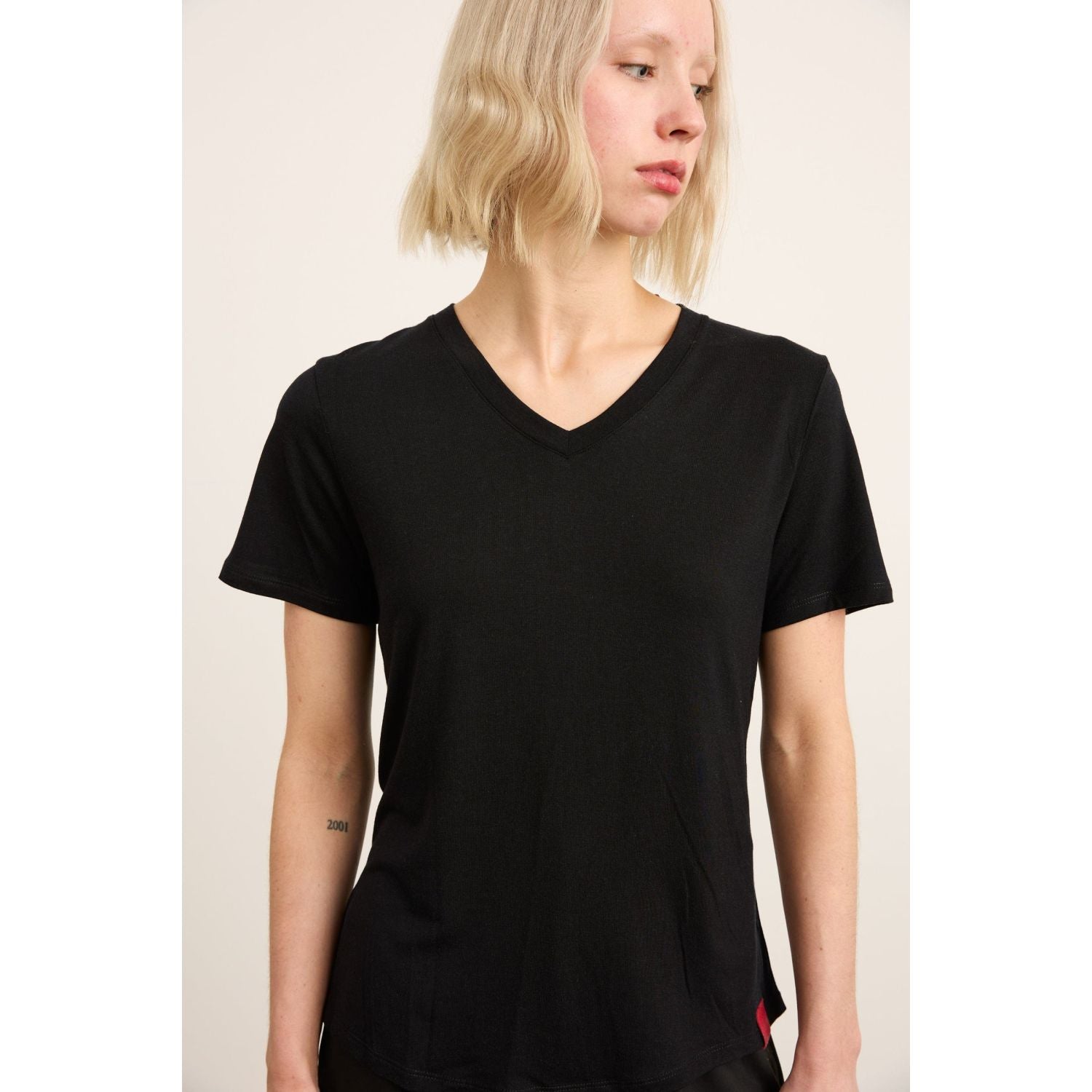 Paire Women's Merino Wool-Blend V-Neck T-Shirt (Black)