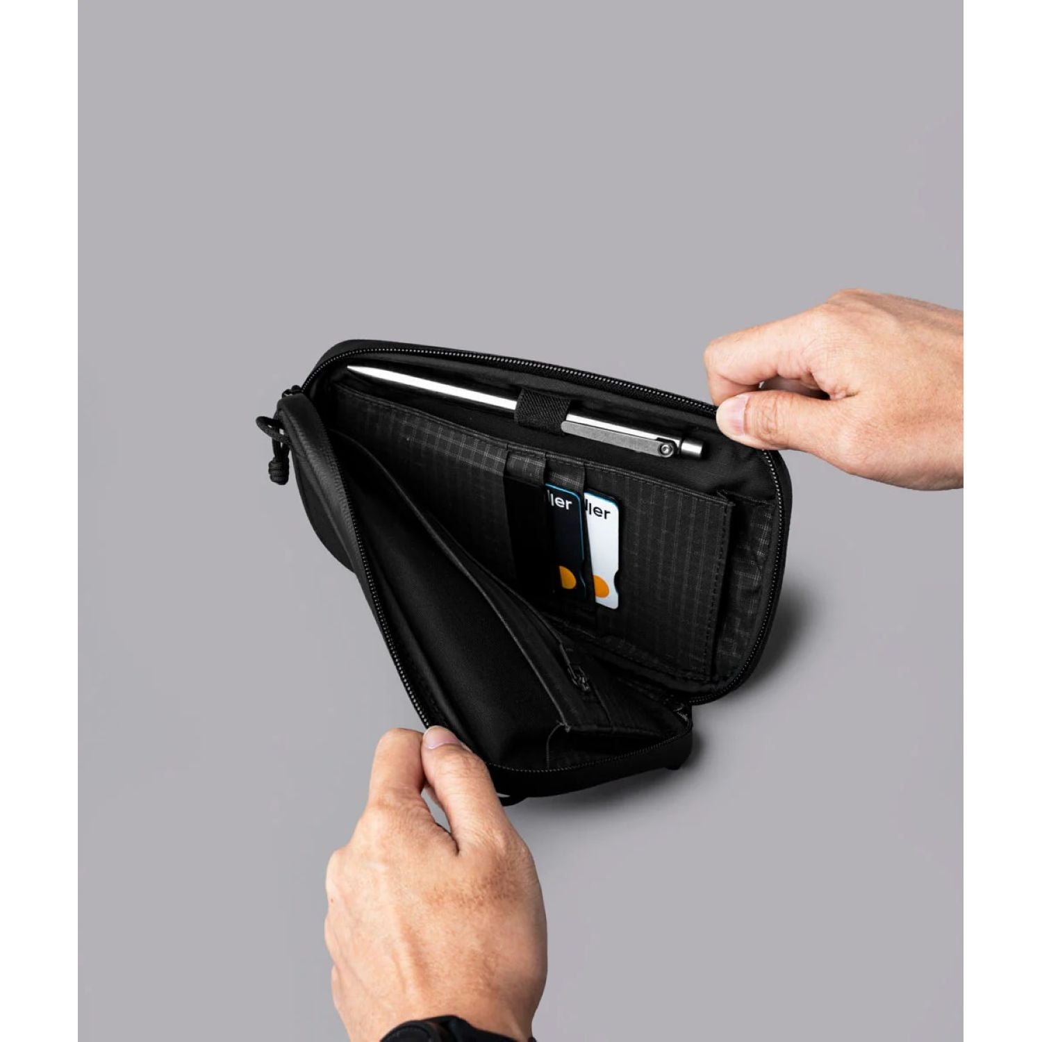 ALPAKA Bravo Passport Pouch