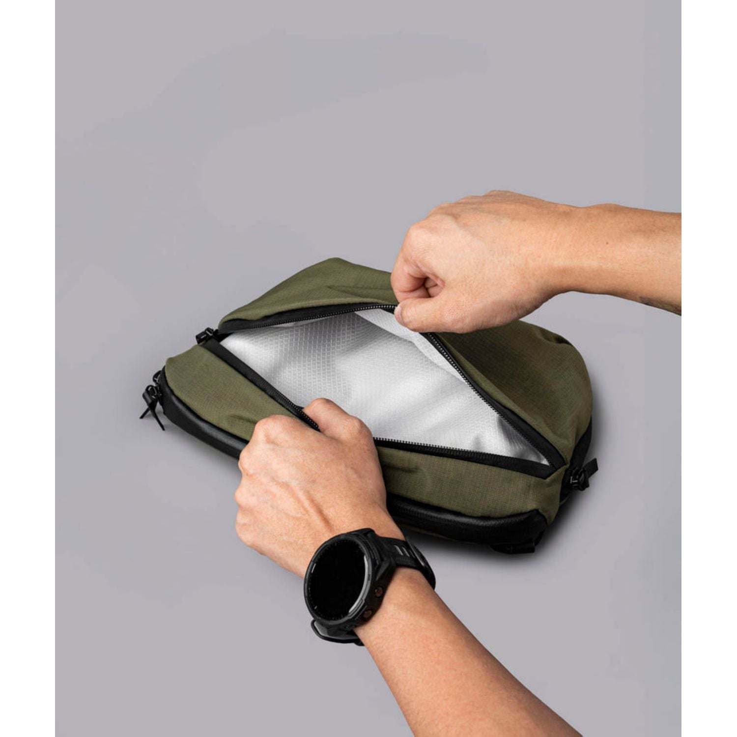 ALPAKA Flight Sling Pro 2.5L