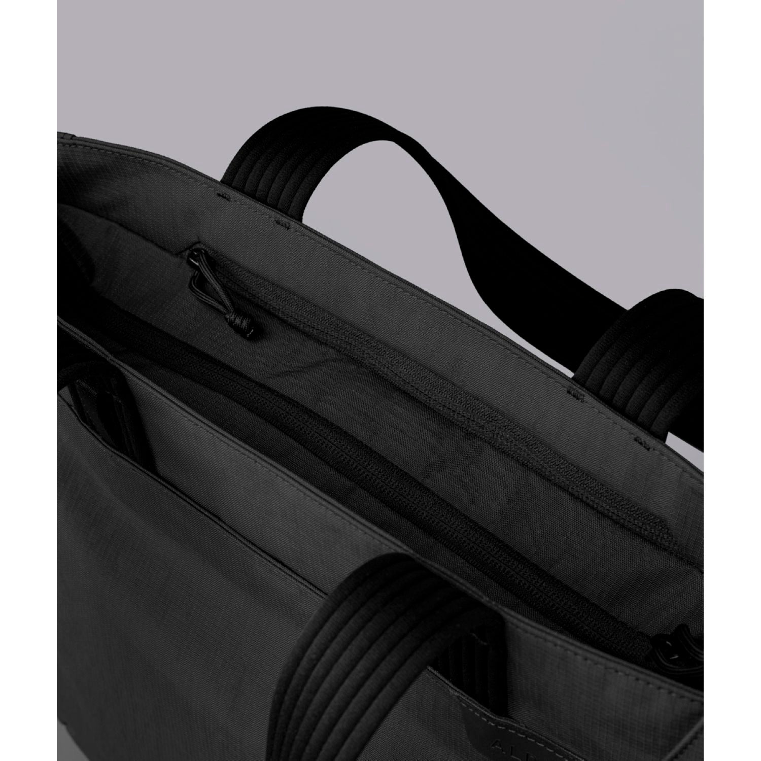 ALPAKA Flight Tote Bag (M)