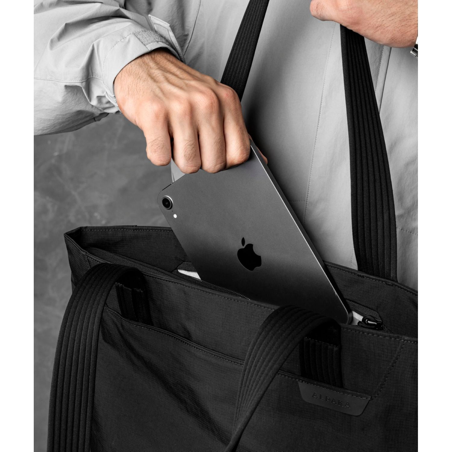 ALPAKA Flight Tote Bag (M)