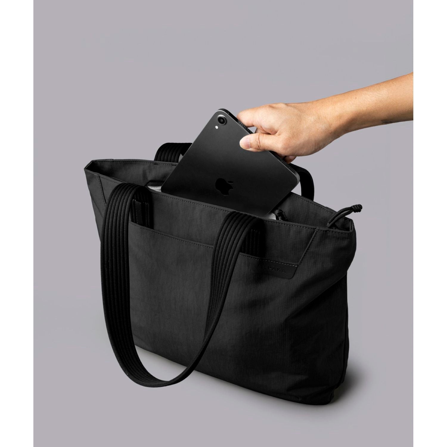 ALPAKA Flight Tote Bag (M)