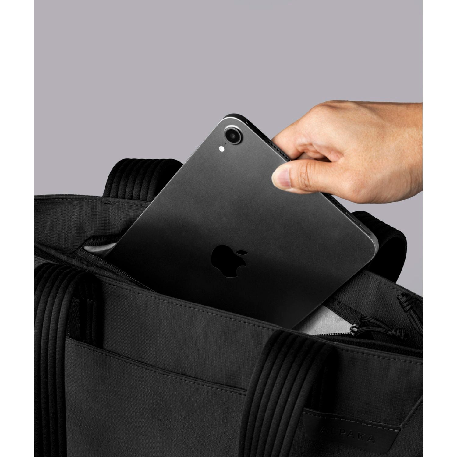 ALPAKA Flight Tote Bag (M)