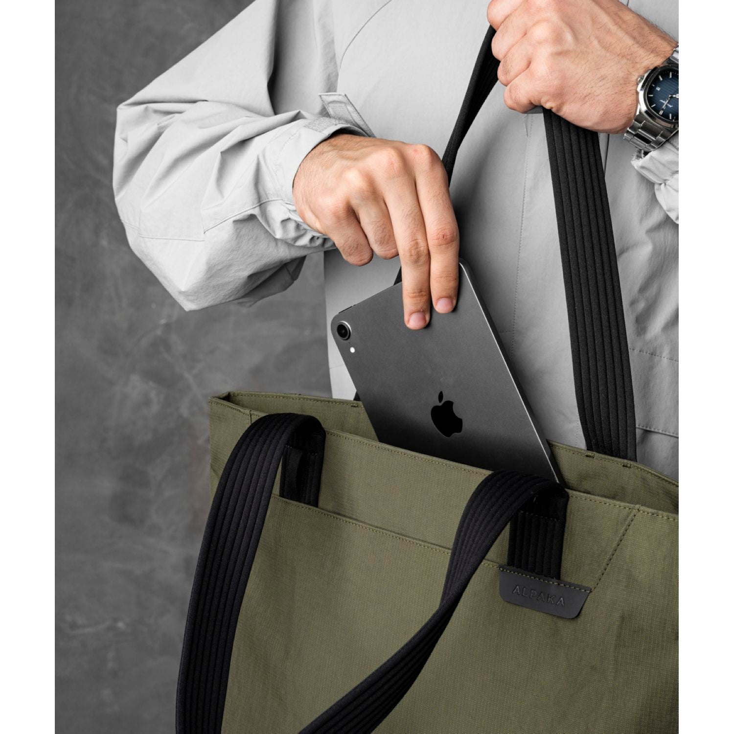 ALPAKA Flight Tote Bag (M)