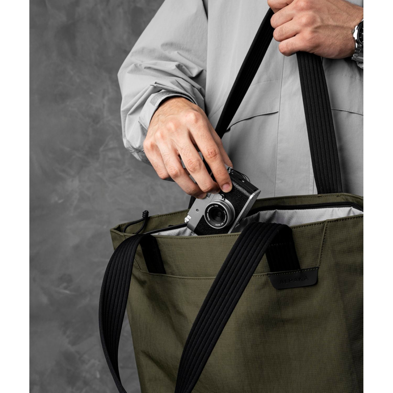 ALPAKA Flight Tote Bag (M)