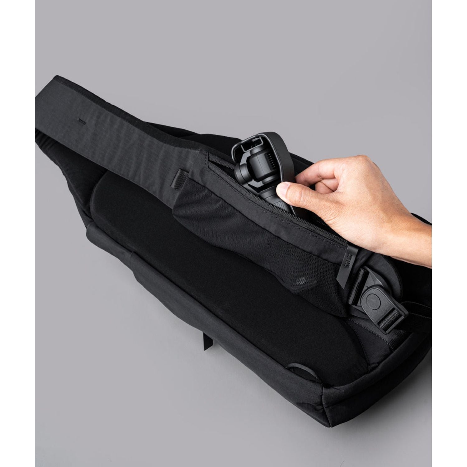 ALPAKA Metro Crossbody Right Shoulder