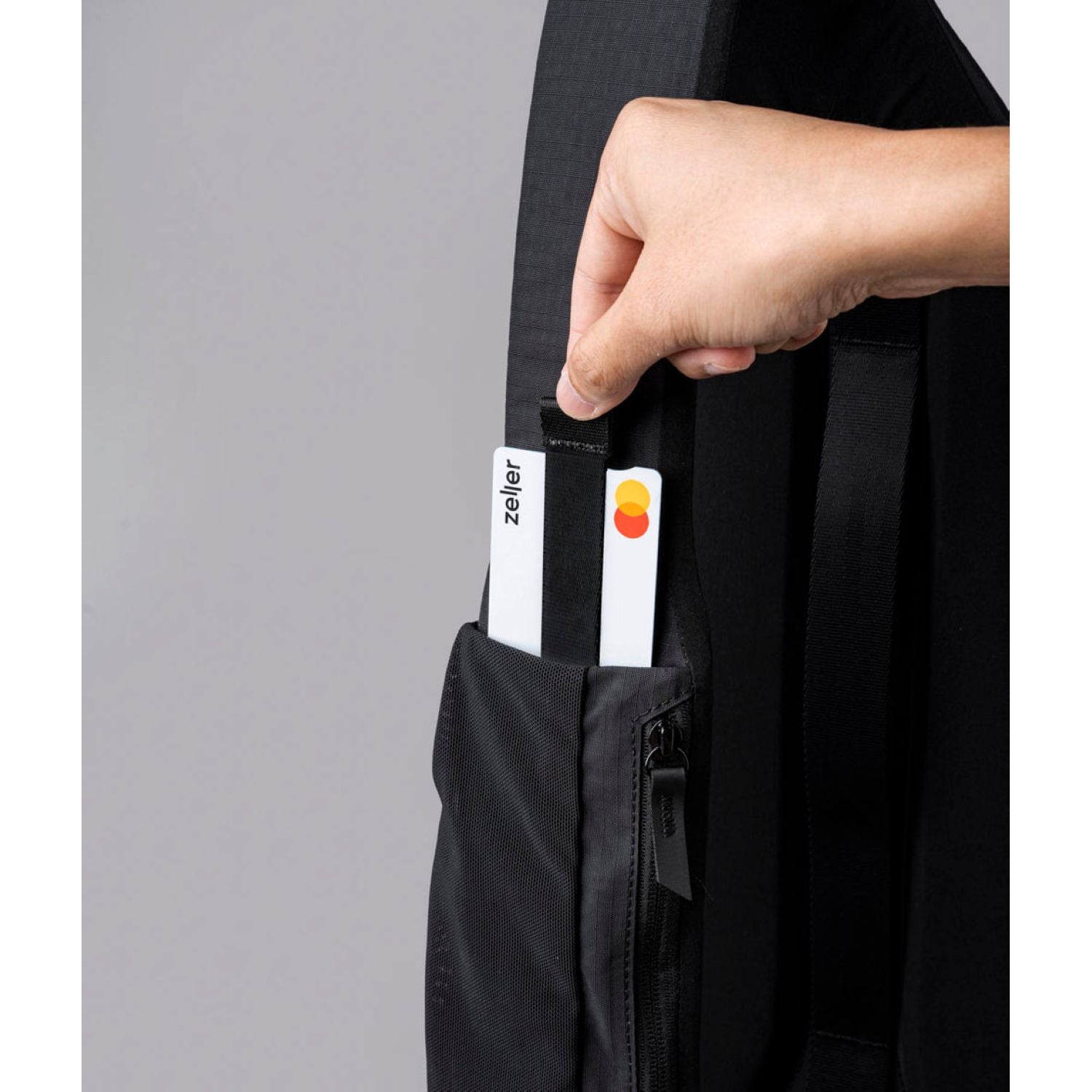 ALPAKA Metro Crossbody Right Shoulder