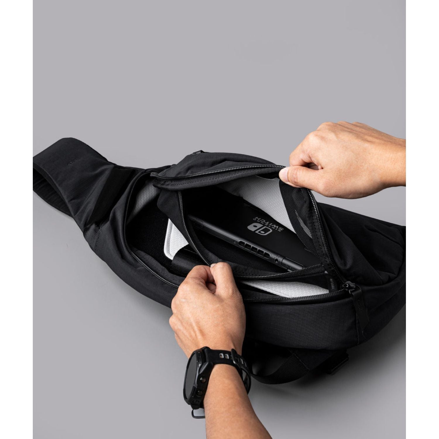 ALPAKA Metro Crossbody Right Shoulder