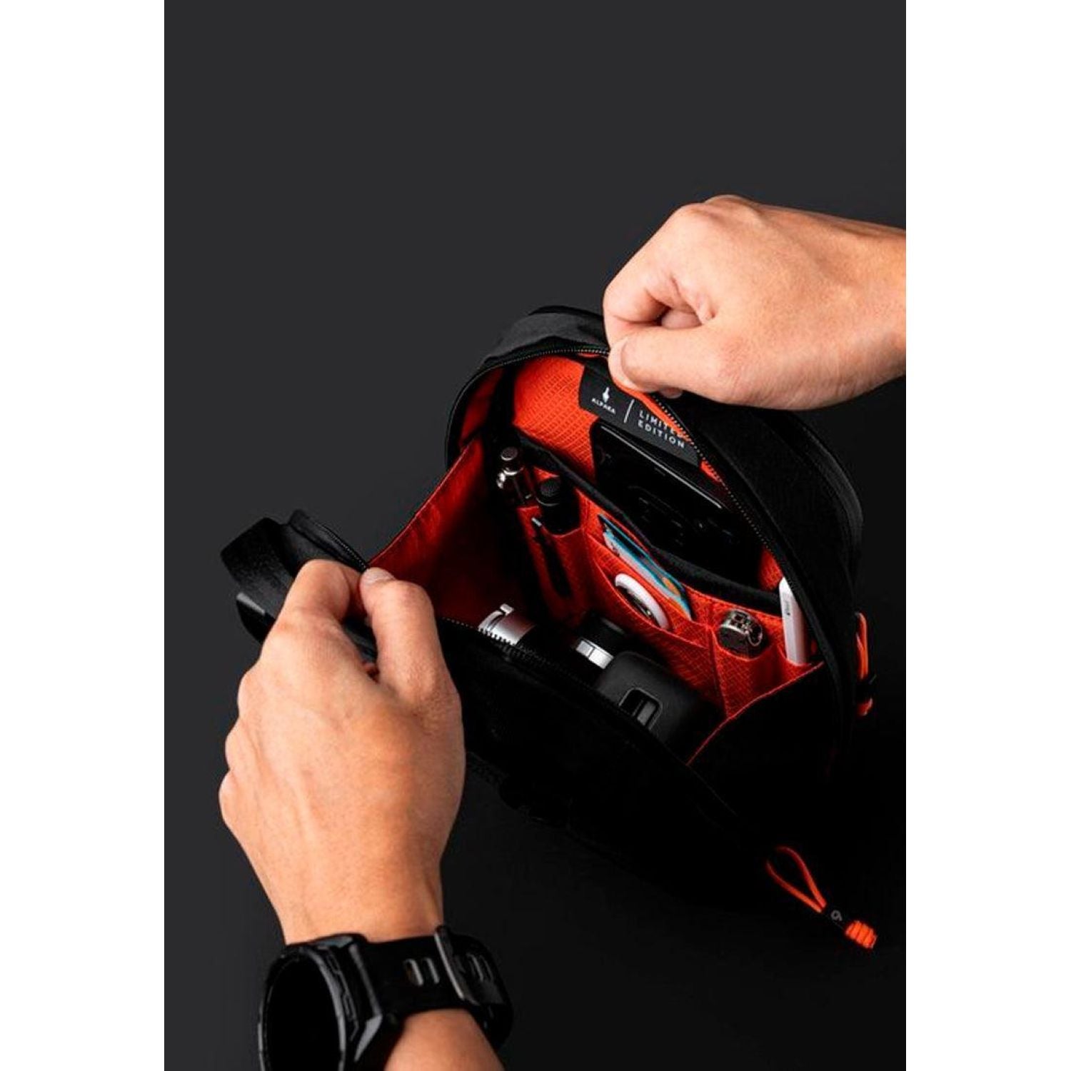 ALPAKA Metro Sling Max 9Th Anniversary Edition