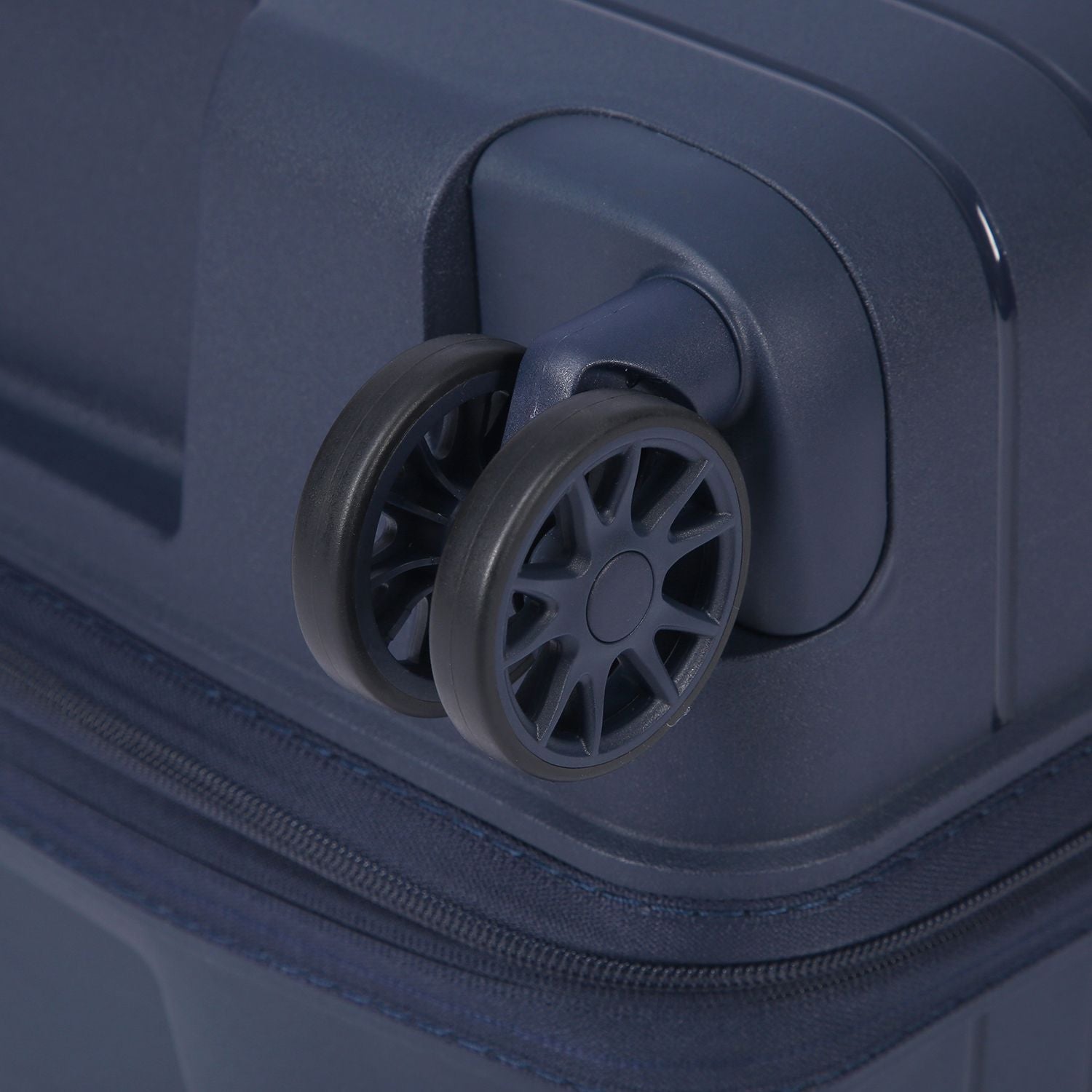 Crossing LYTE Polypropylene Medium Expandable Luggage