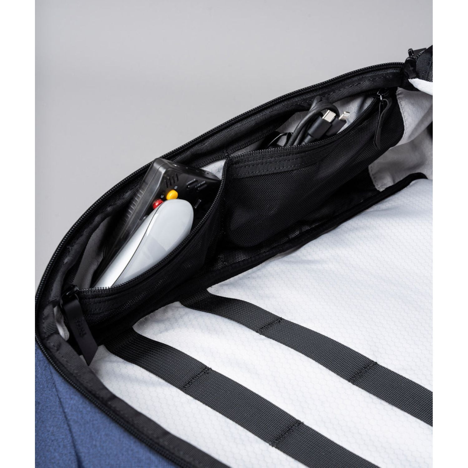 ALPAKA Elements Travel (35L) Axoflux 600D Backpack + Removable Waist Strap (SA)