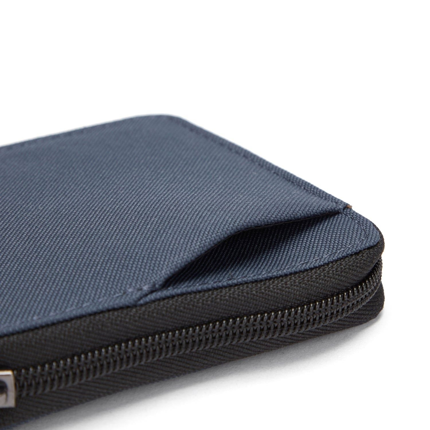 Pacsafe RFIDsafe RFID Blocking Zip Around Wallet (SA)