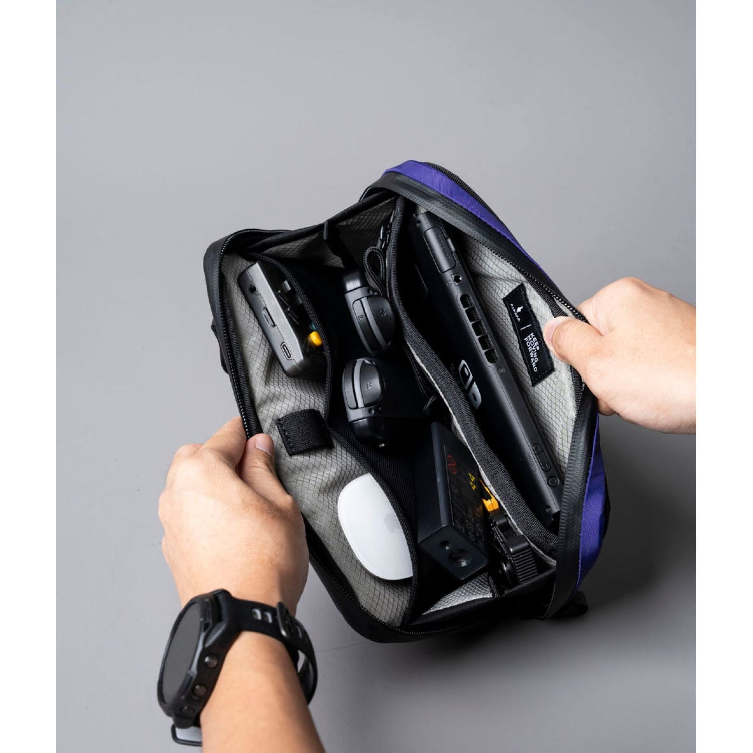 ALPAKA Elements Tech Case Mini (SA)