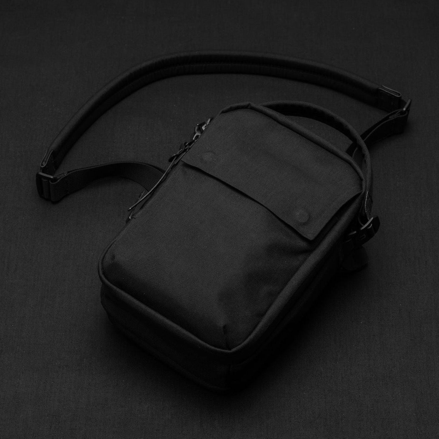 Black Ember Kompak Sling Bag 5L