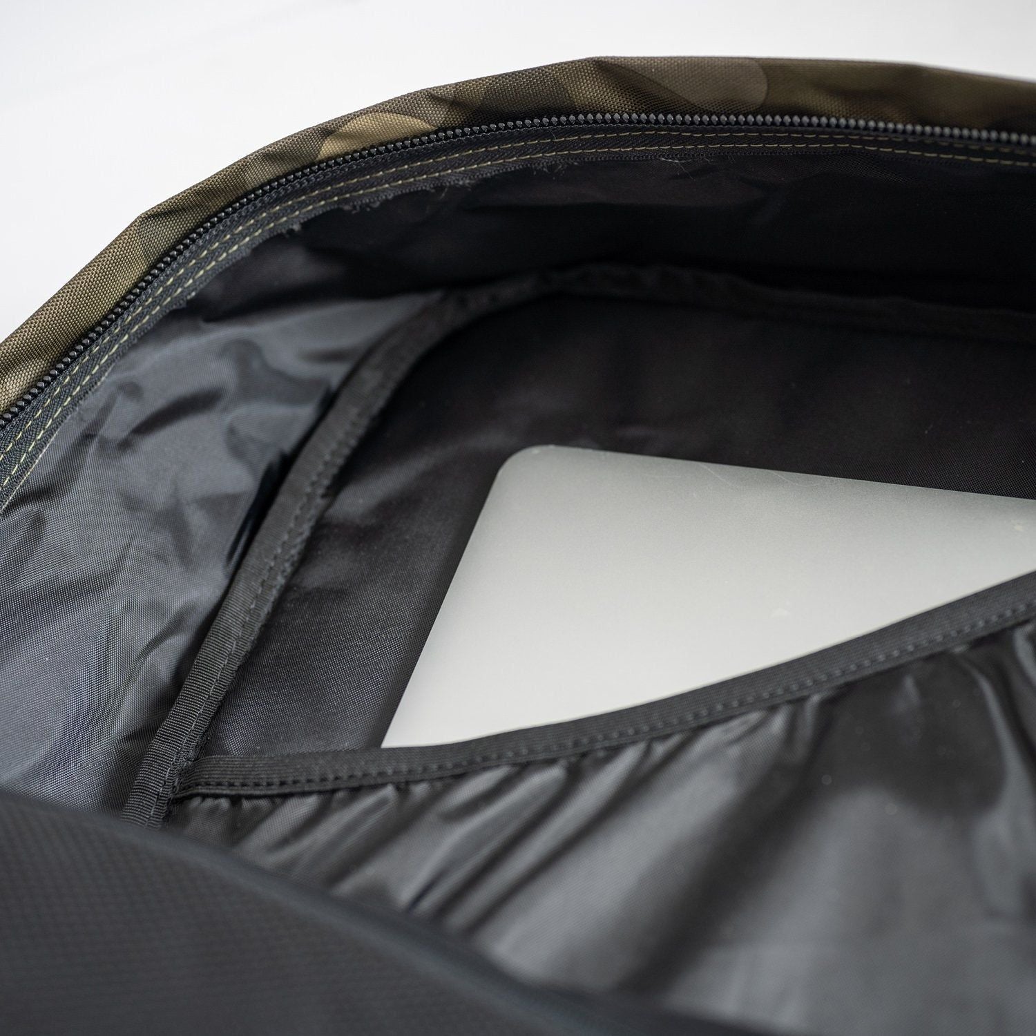 Cabinzero Classic Ultra Light Cabin Bag With Luggage Trackers 44L (SA)