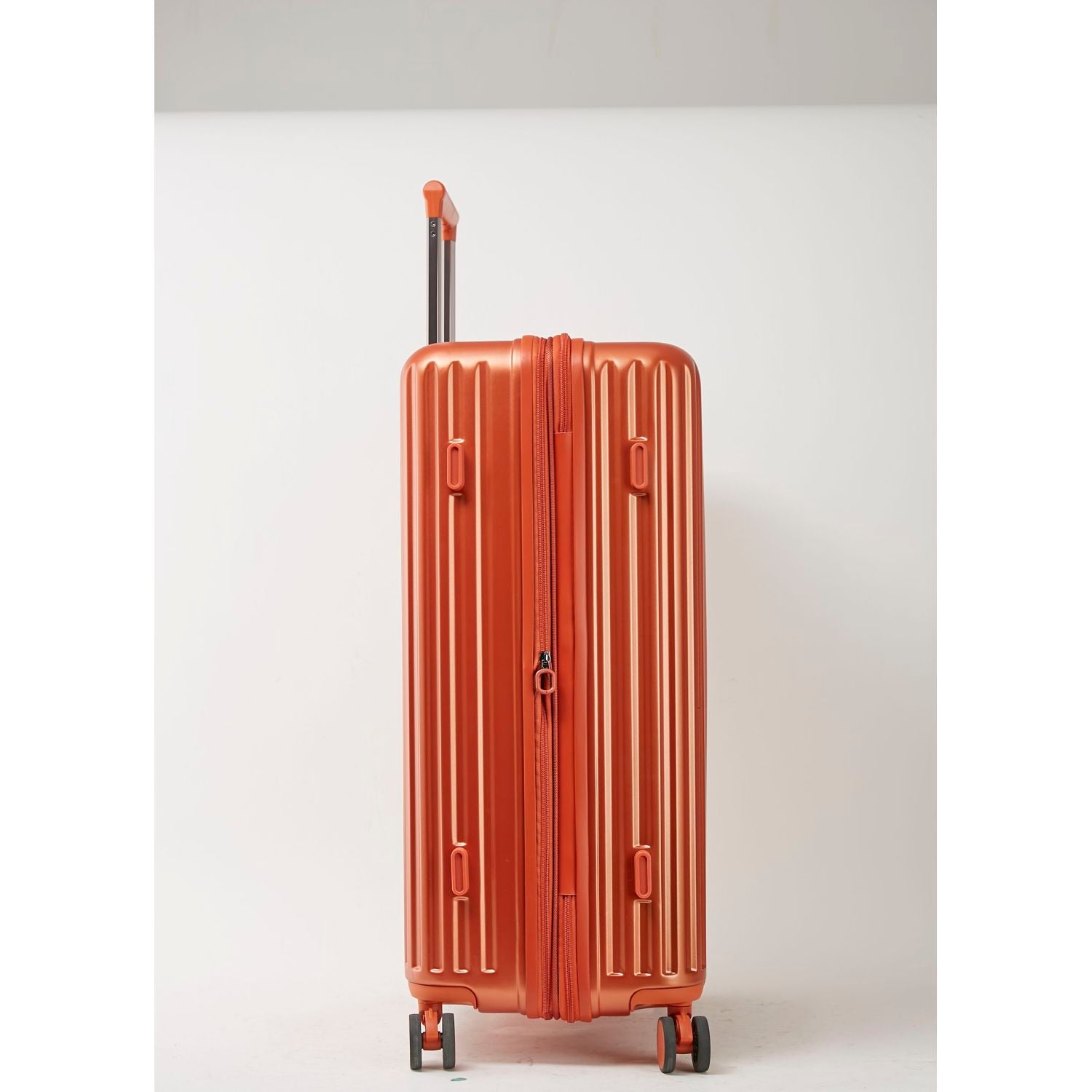 Conwood Pioneer Polycarbonate 20" Expandable Upright Luggage