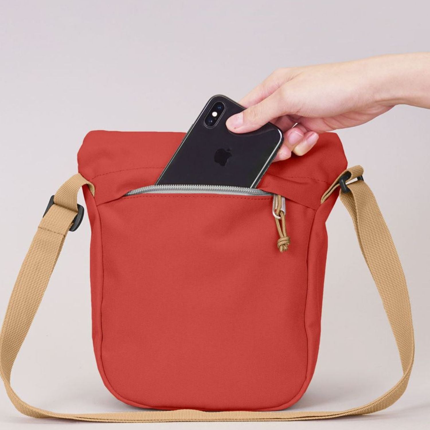 Hellolulu Desi Sling Bag