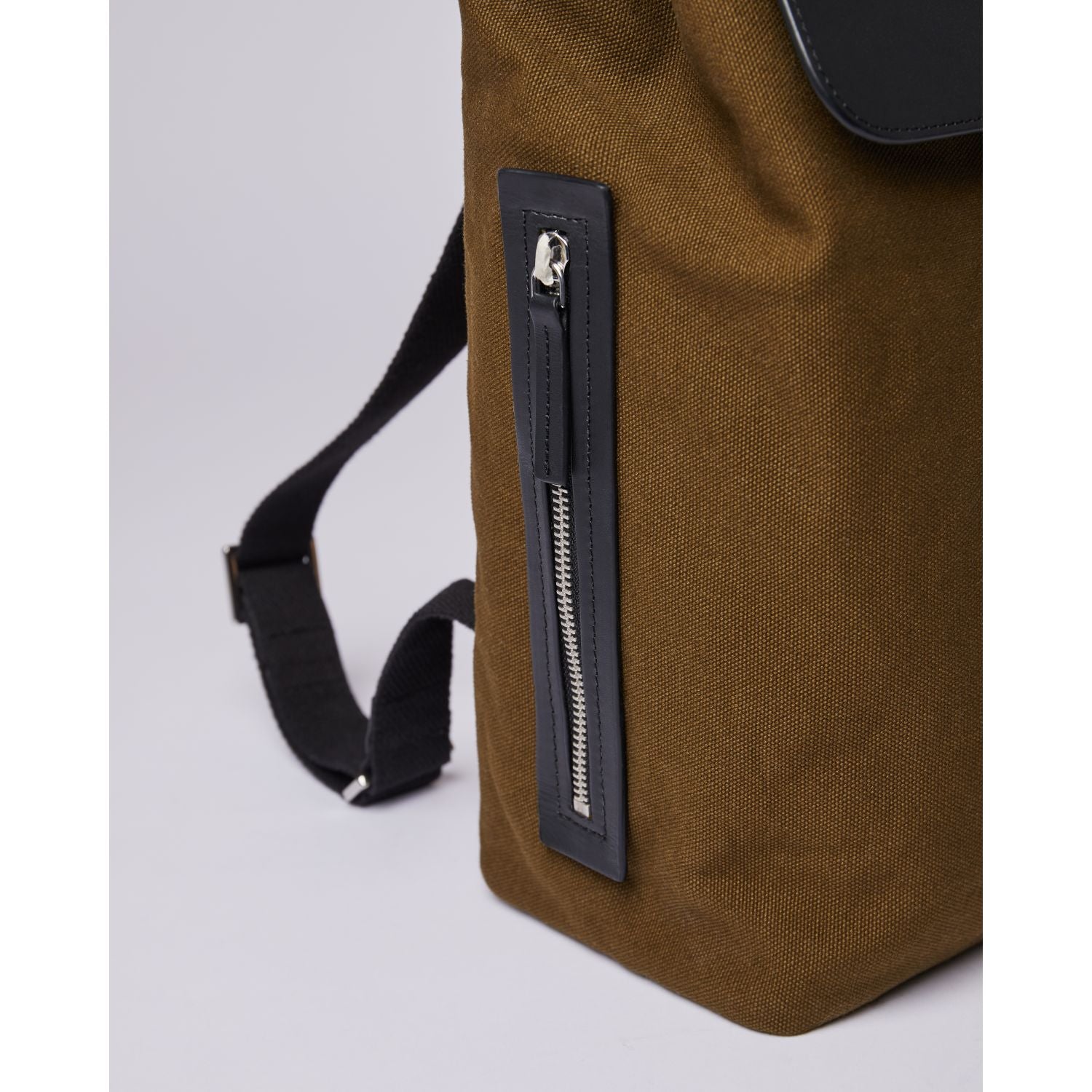 Sandqvist Alva Metal Hook Backpack