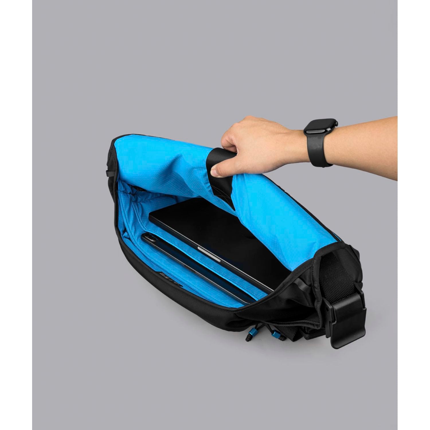 [PRE-ORDER] ALPAKA 7Ven Messenger Decade Edition 16" Ballastic Nylon 840D Bag