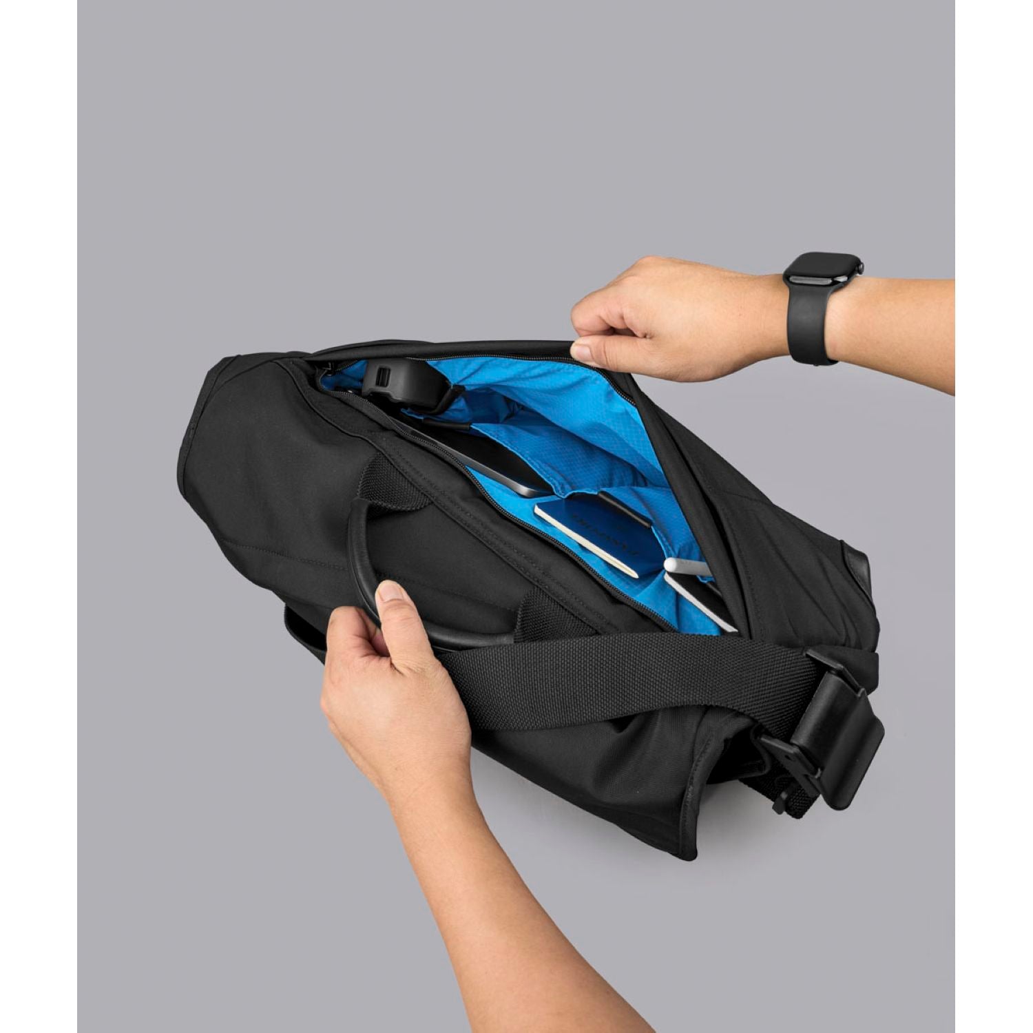 [PRE-ORDER] ALPAKA 7Ven Messenger Decade Edition 16" Ballastic Nylon 840D Bag