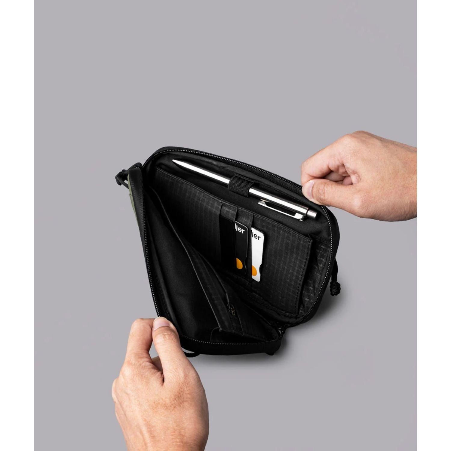 ALPAKA Bravo Passport Pouch