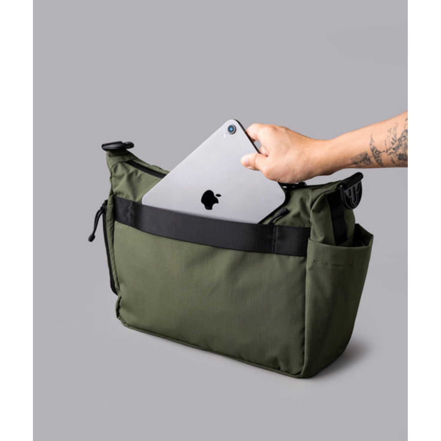 ALPAKA Flight Satchel