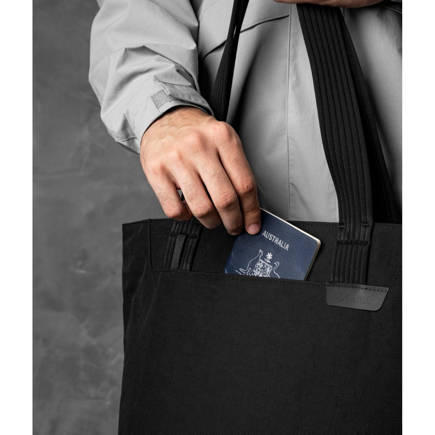 ALPAKA Flight Tote Bag (M)