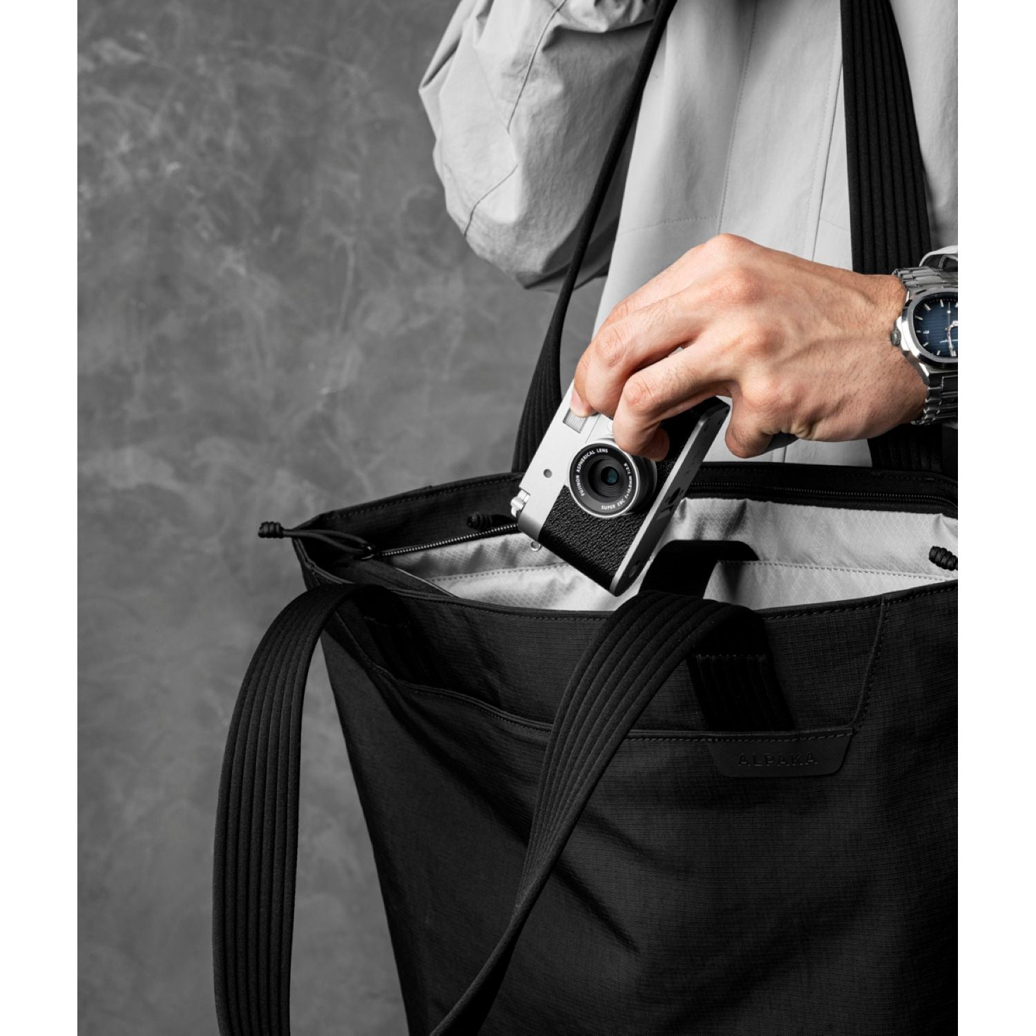 ALPAKA Flight Tote Bag (M)