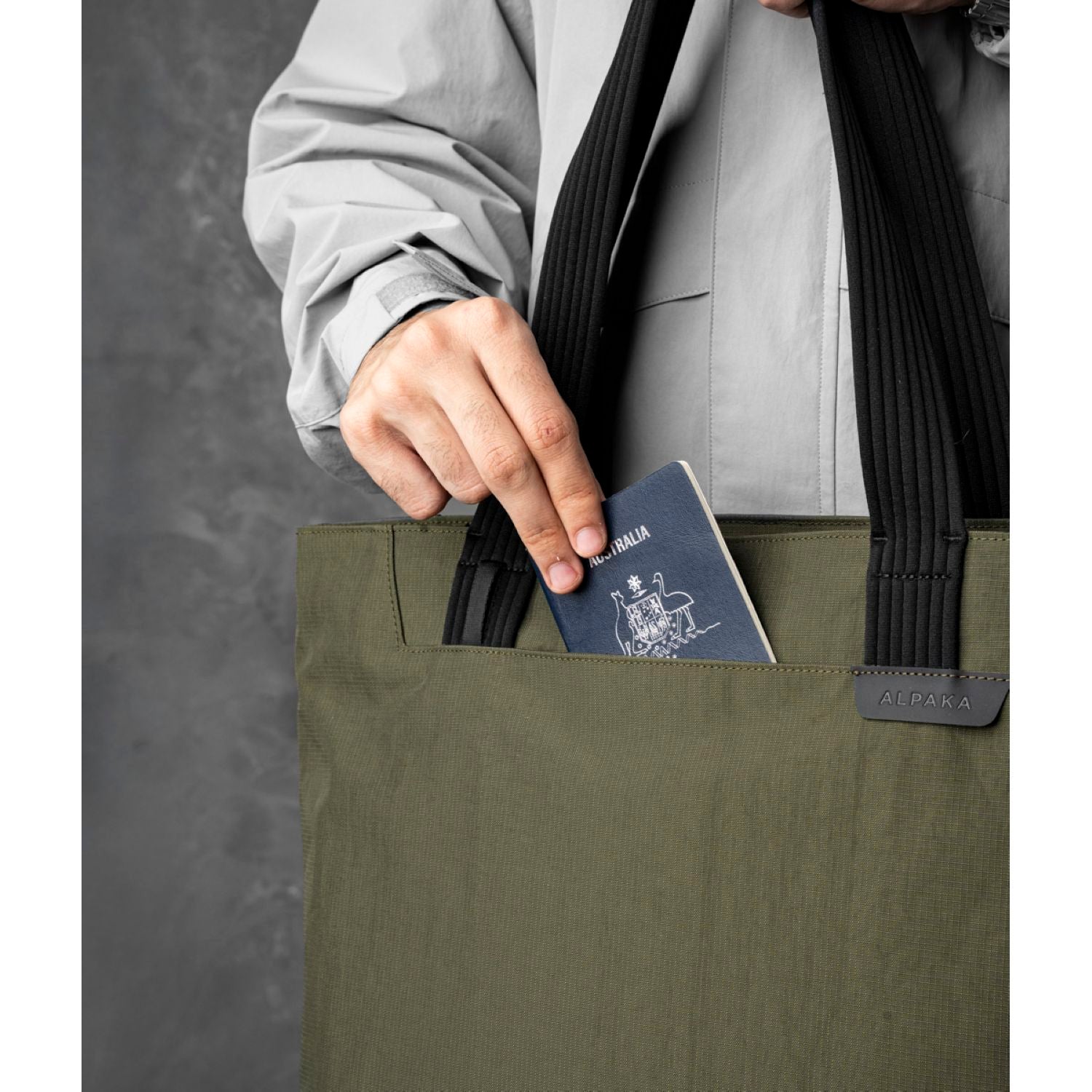 ALPAKA Flight Tote Bag (M)