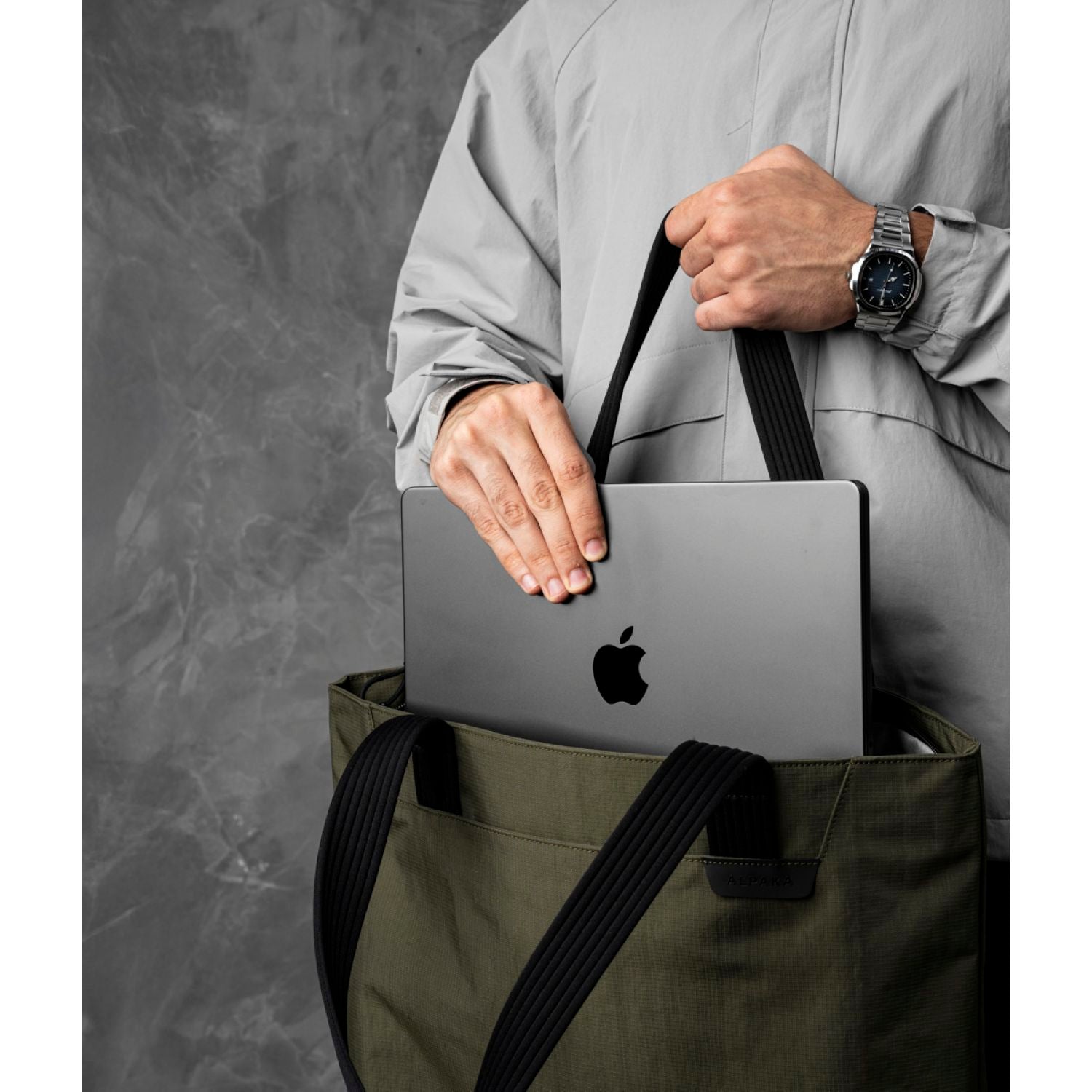 ALPAKA Flight Tote Bag (M)