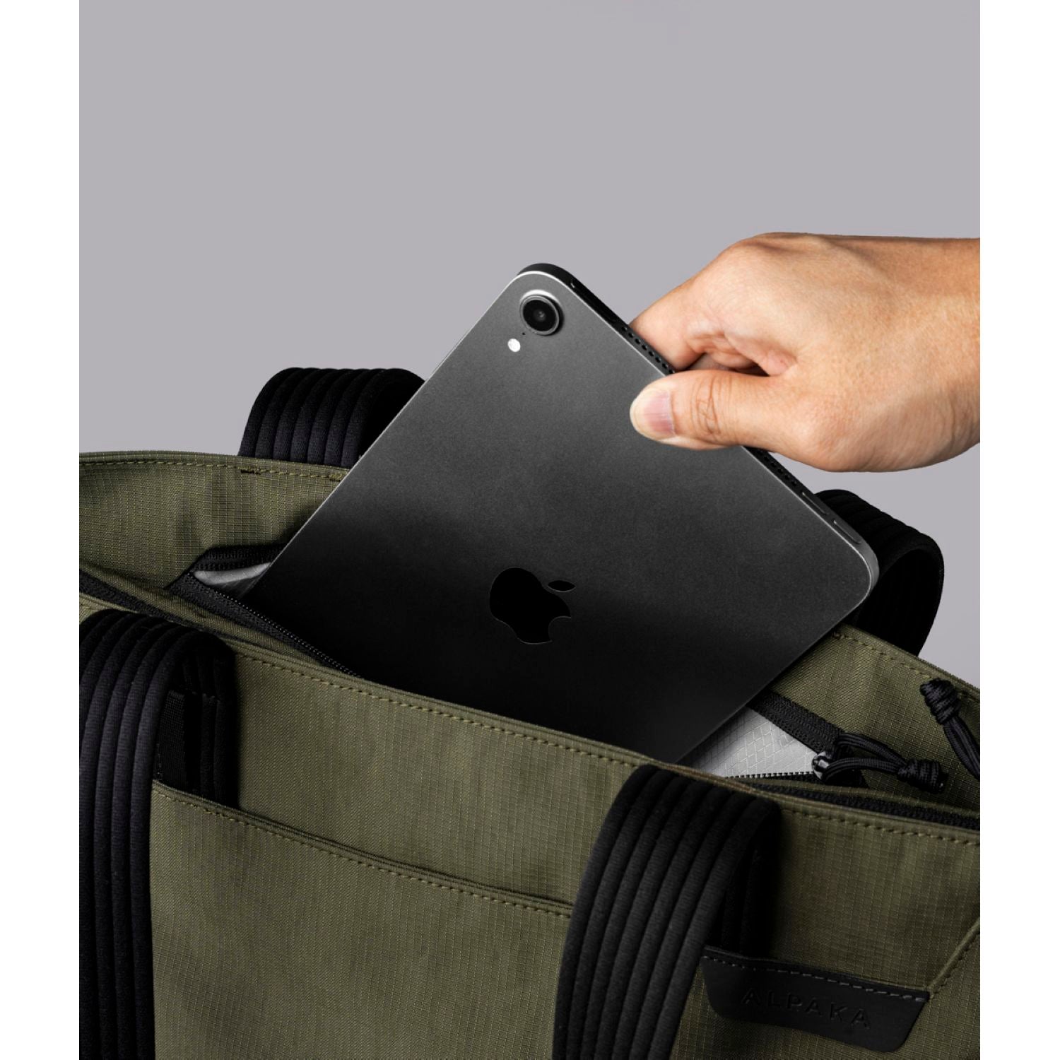 ALPAKA Flight Tote Bag (M)