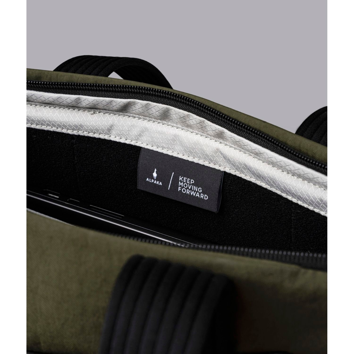 ALPAKA Flow Tote Pack