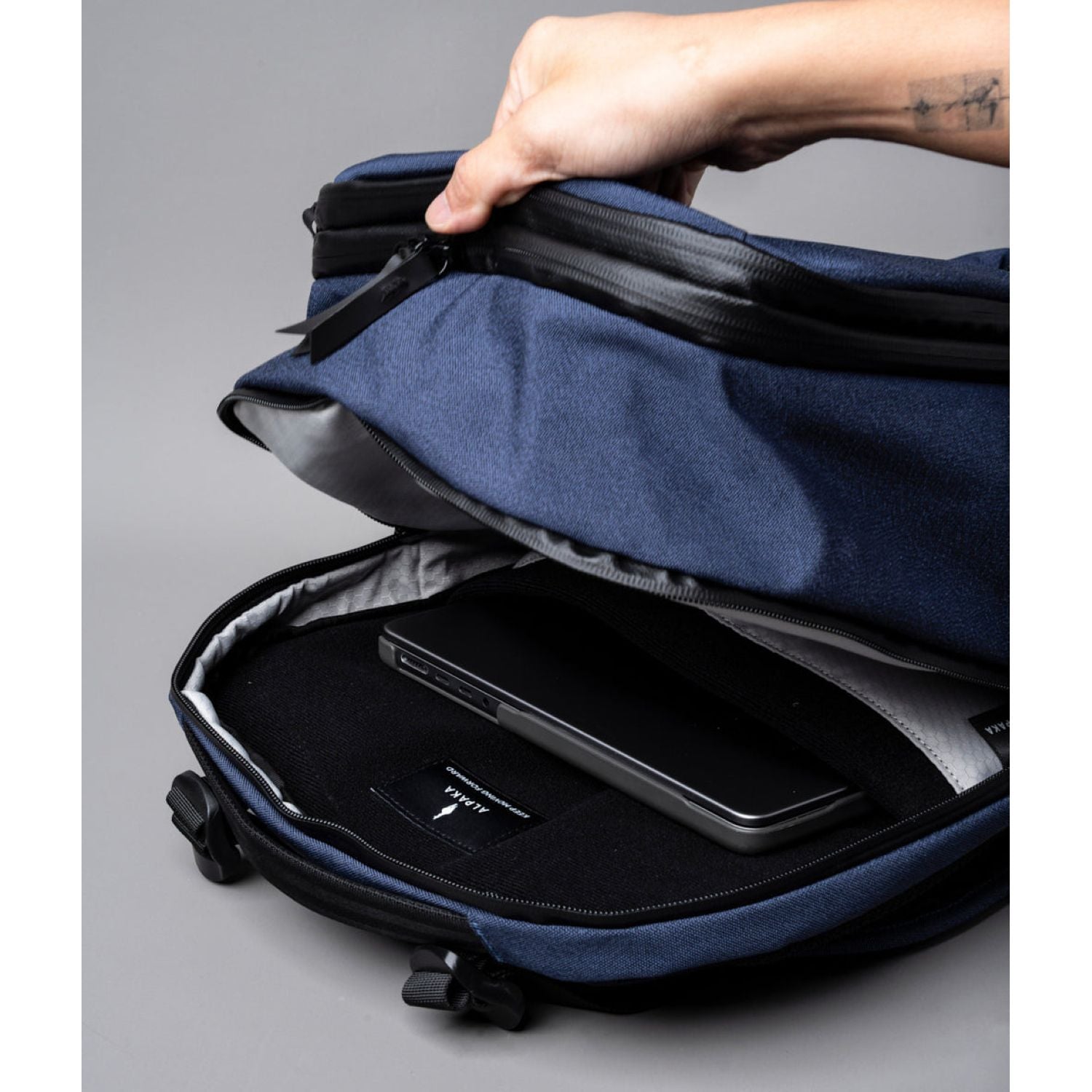 ALPAKA Elements Travel (35L) Axoflux 600D Backpack + Removable Waist Strap (SA)