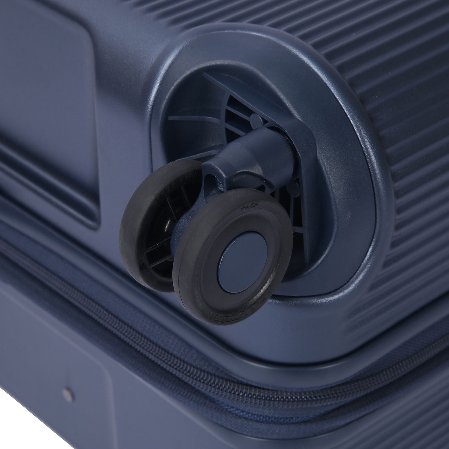 Crossing RIVE Polycarbonate Hard Case Medium Luggage