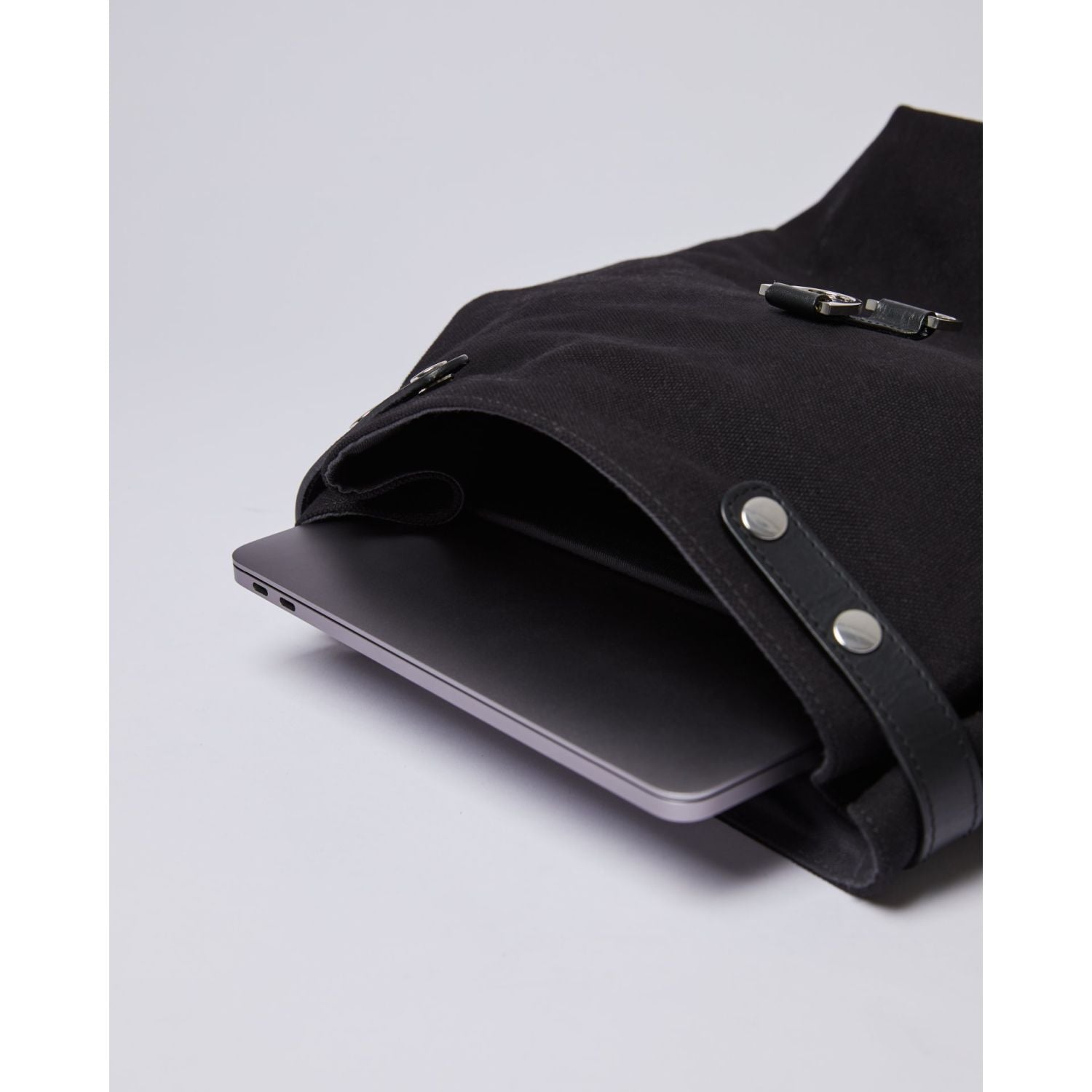 Sandqvist Alva Metal Hook Backpack