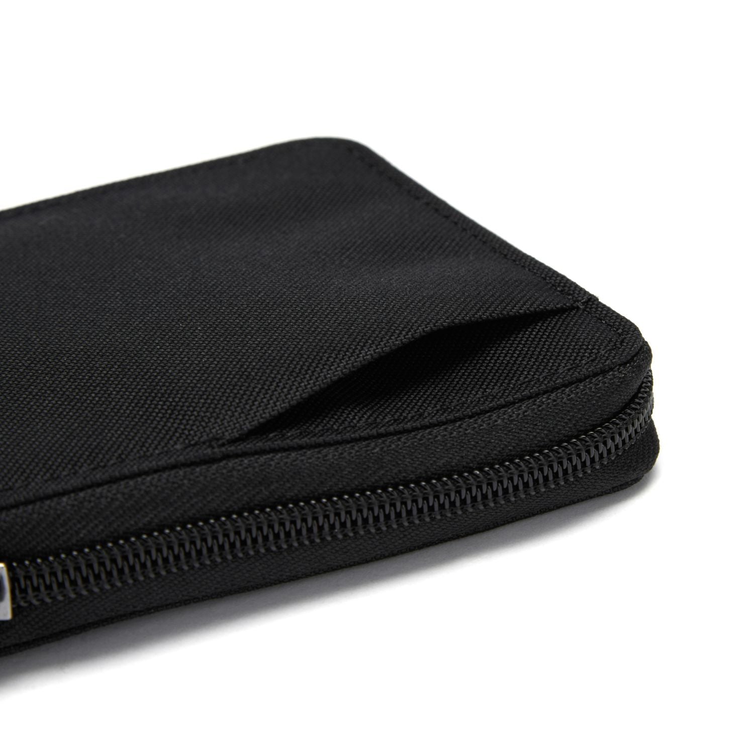 Pacsafe RFIDsafe RFID Blocking Zip Around Wallet