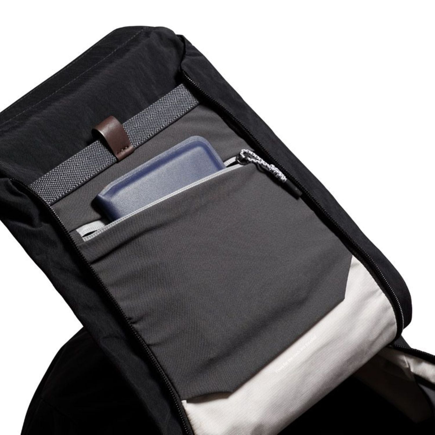 bellroy-apex-backpack-raven-6