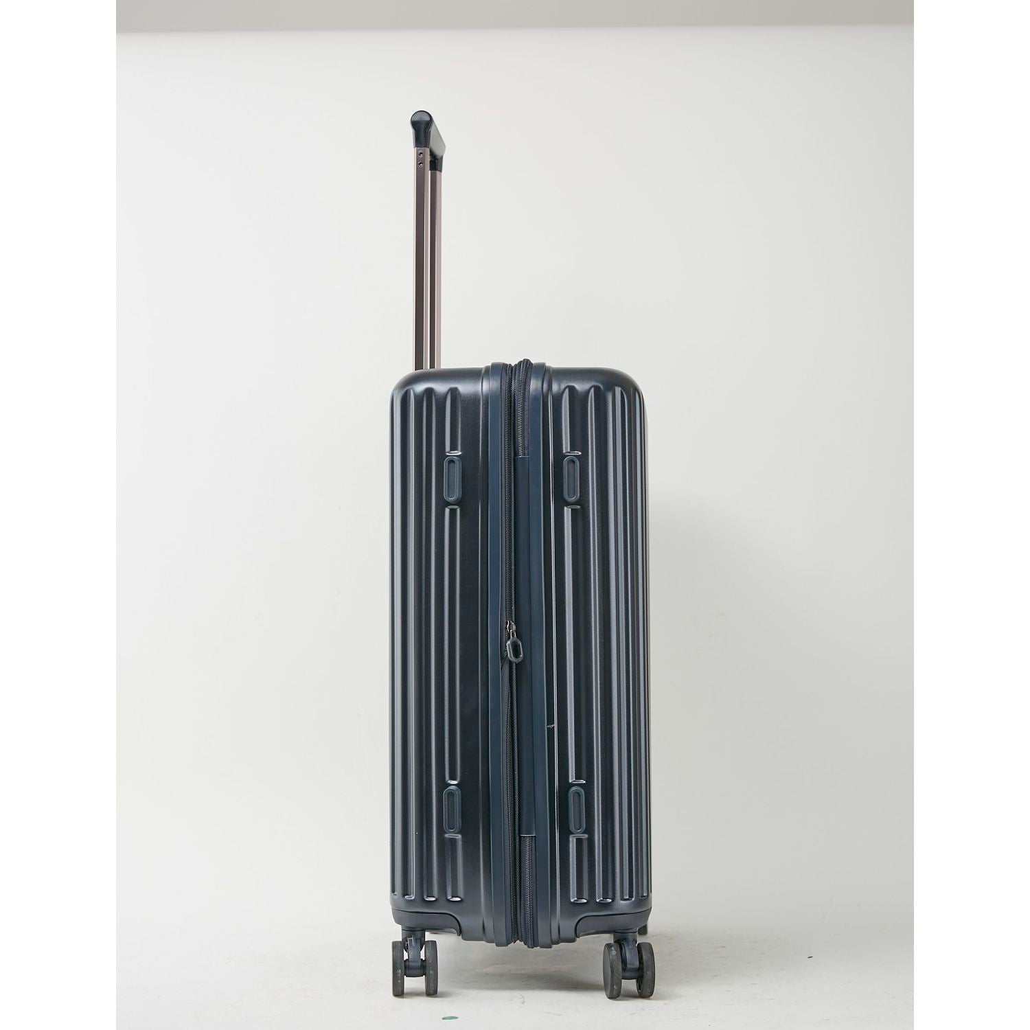 Conwood Pioneer Polycarbonate 24" Expandable Upright Luggage